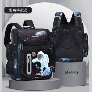 کوله پشتی پسرانه مدرسه ای طرح فضانورد و کهکشان