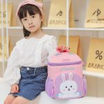 دختر با کوله خرگوشی