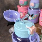 نمای نزدیک درب پیچی قمقمه کودک