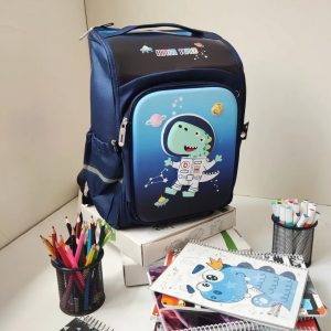 کوله پشتی صندوقی طرح دایناسور جلو جامدادی کد 8771