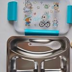 درب ظرف غذا استیل طرح لبوبو و نمای داخلی همراه قاشق