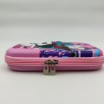 نمای نزدیک از زیپ جامدادی تبلتی