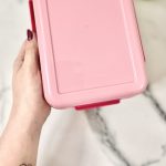 نمای نزدیک از زیر ظرف غذا