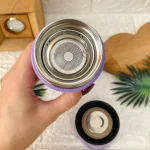 توری فلزی داخل فلاسک برای دمنوش