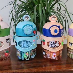 قمقمه با استیکرهای تزئینی کودکانه