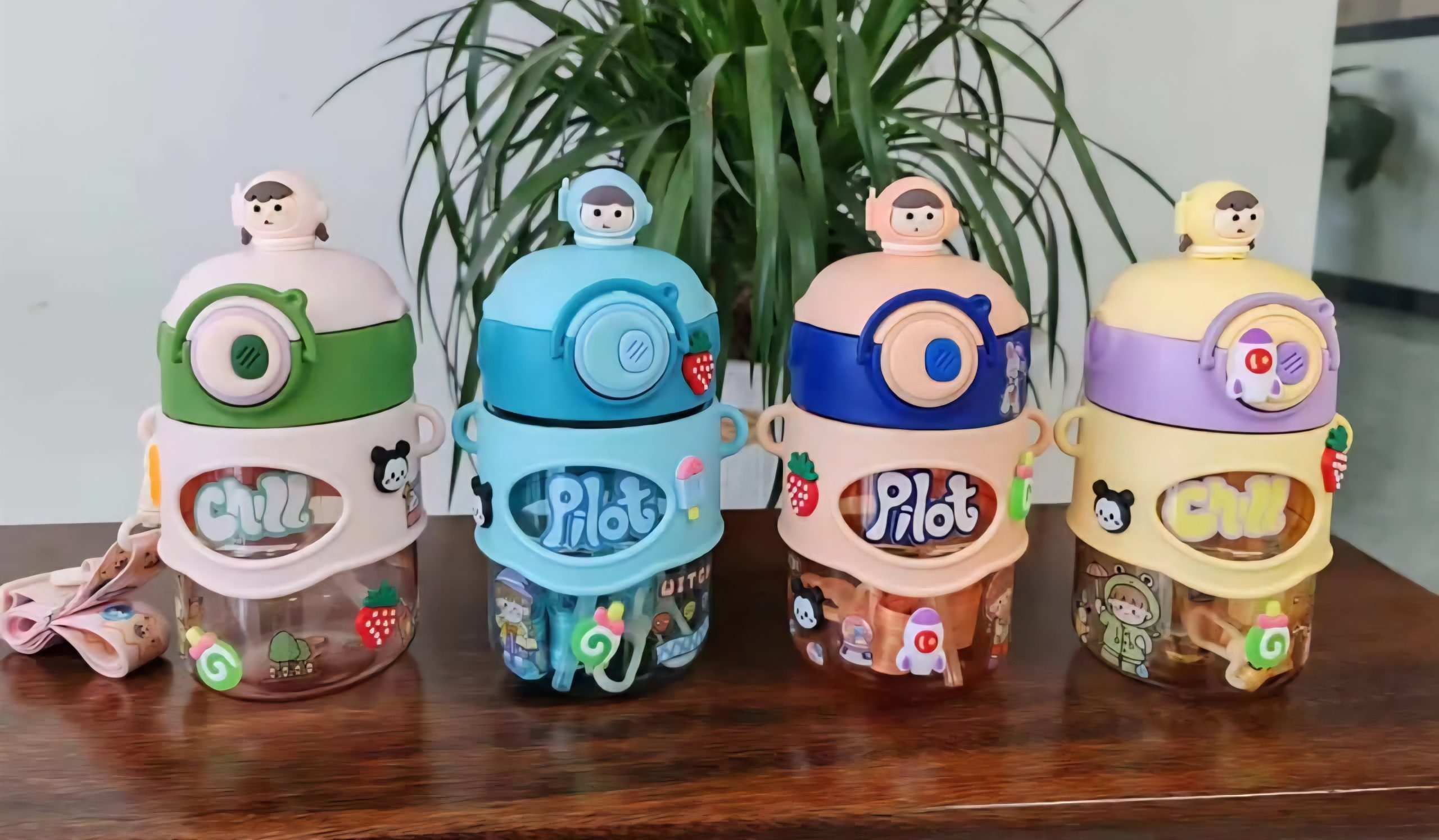 قمقمه با استیکرهای تزئینی کودکانه