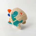 کلاه بامزه دایناسوری کودک با رنگ کرم