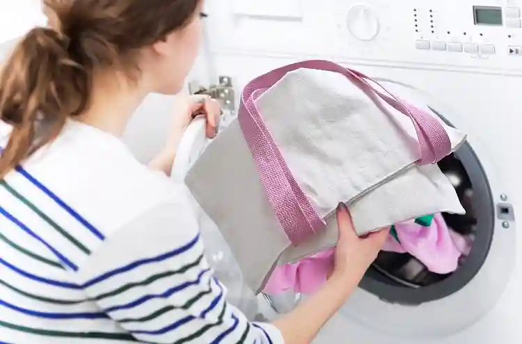 نحوه شستن کیف پارچهای با ماشین لباسشویی