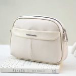 کیف کوچک دخترانه و زنانه دوشی روزمره مدل پریا کد 535 سفید چرمی