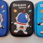 جامدادی فایبر با طراحی کودکانه و جذاب فضانوردی