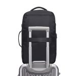 کوله‌پشتی Benj مدل BG-1916 روی چمدان مسافرتی