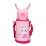 فلاسک کودک با کاور بنددار و طرح گوزن رنگ صورنی