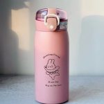 تراول ماگ فانتزی HS0202 با رنگ گلبهی و بدنه براق از استیل ضدزنگ