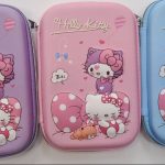 جامدادی کیتی با زیپ کامل و فضای مناسب برای مداد، ماژیک و لوازم تحریر