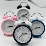 ساعت گرد شماطهای فلزی کلاسیک با بدنه مقاوم