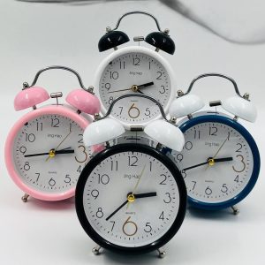 ساعت گرد شماطه‌ای فلزی کلاسیک با بدنه مقاوم