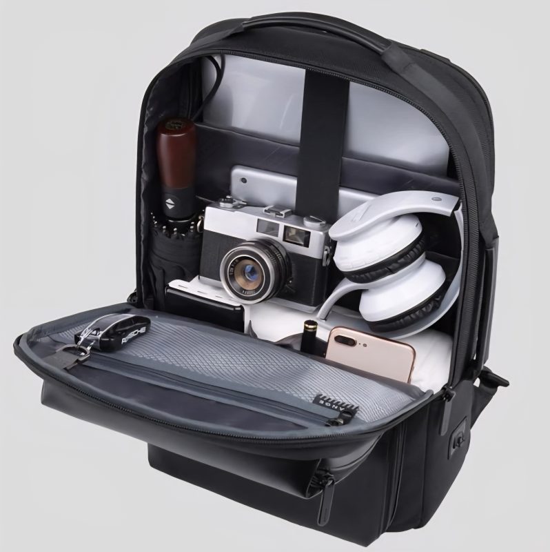 جیب‌های متعدد و جا کارتی برای وسایل ضروری کیف کوله پشتی لپ تاپ 15.6 اینچ بنج S53