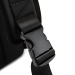 قابلیت تنظیم جهت بند با سگک یکلمسی در کیف BANGE