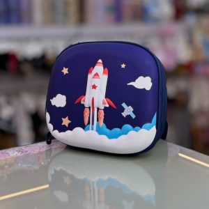 کوله پشتی کودک طرح موشک فضایی به رنگ سورمه‌ای با طراحی شاتل برجسته