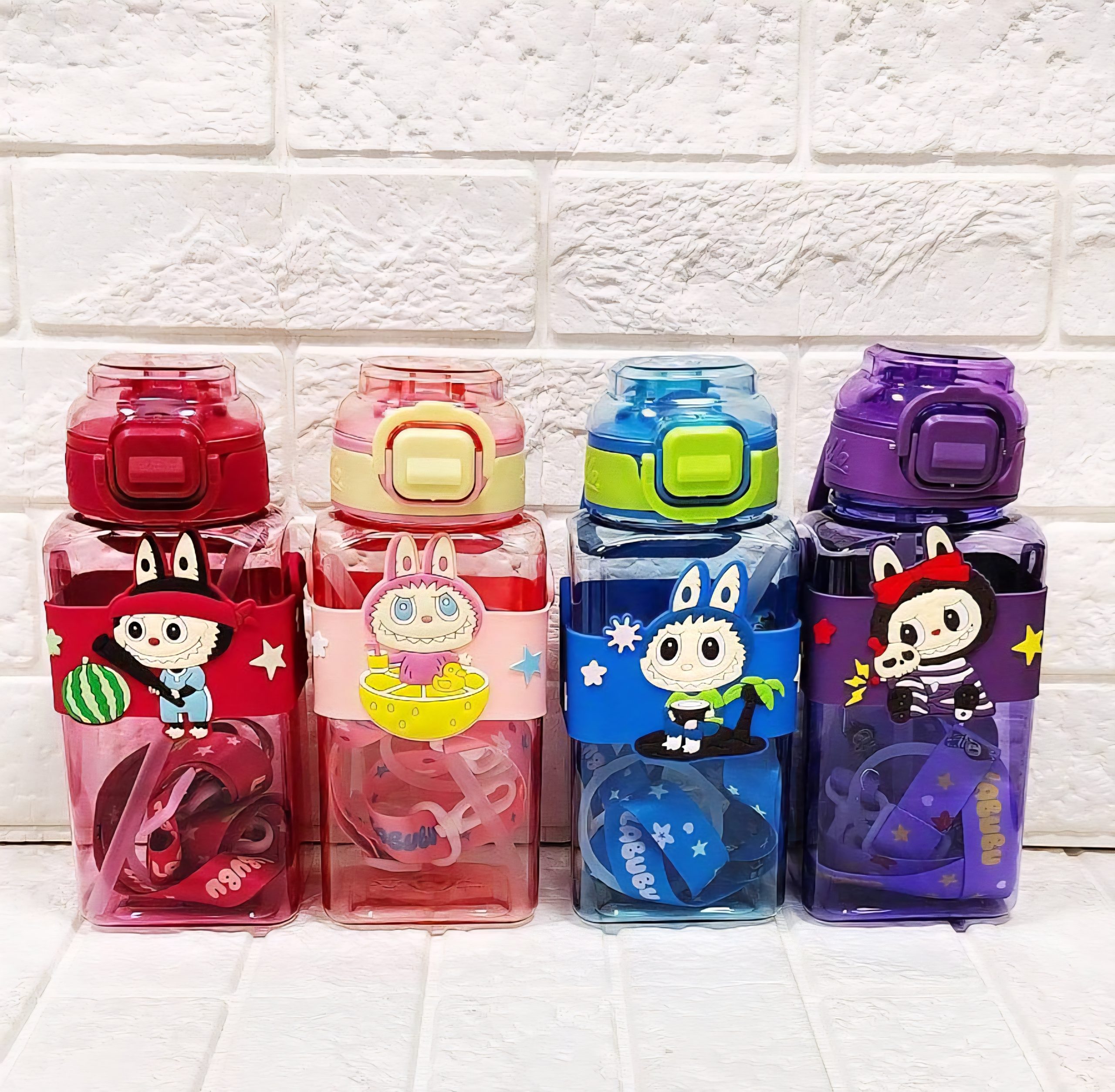 قمقمه لبوبو با بدنه مقاوم و نشکن، نی آسان‌نوش، درب قفل‌دار و ضدنشت