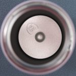 نمای نزدیک بدنه استیل ضد زنگ ۳۰۴ فلاسک بنددار