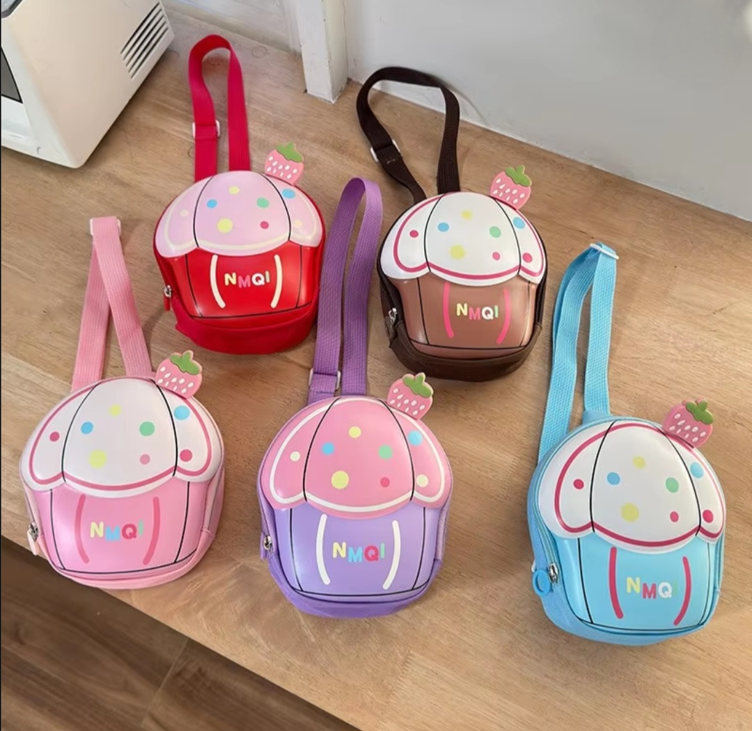 کوله فانتزی کودک طرح کاپ کیک با رنگ بندی های متنوع