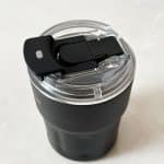 نمای نزدیک از طراحی ضدنشتی درب تراول ماگ دو حالته